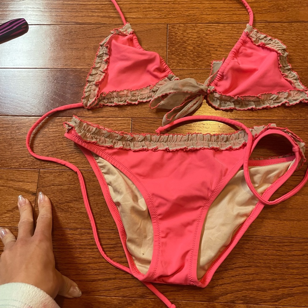 Victoria secret coral bikini with ruffle linkng Xs/s